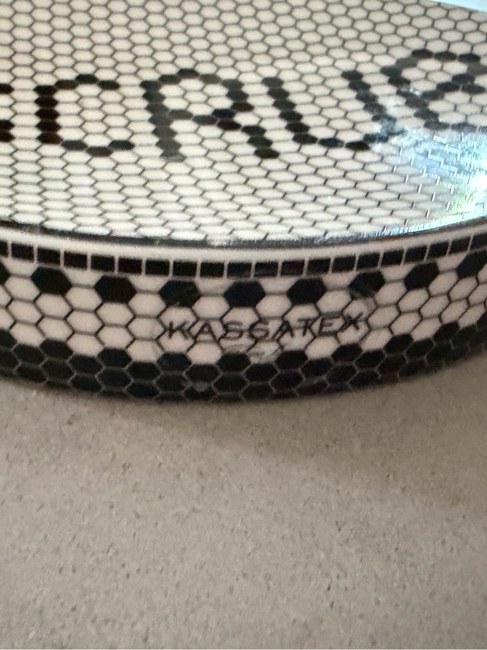 Kassatex Black & Ivory Mosaic Retro Bathroom SCRUB Soap Holder - Picture 3 of 3